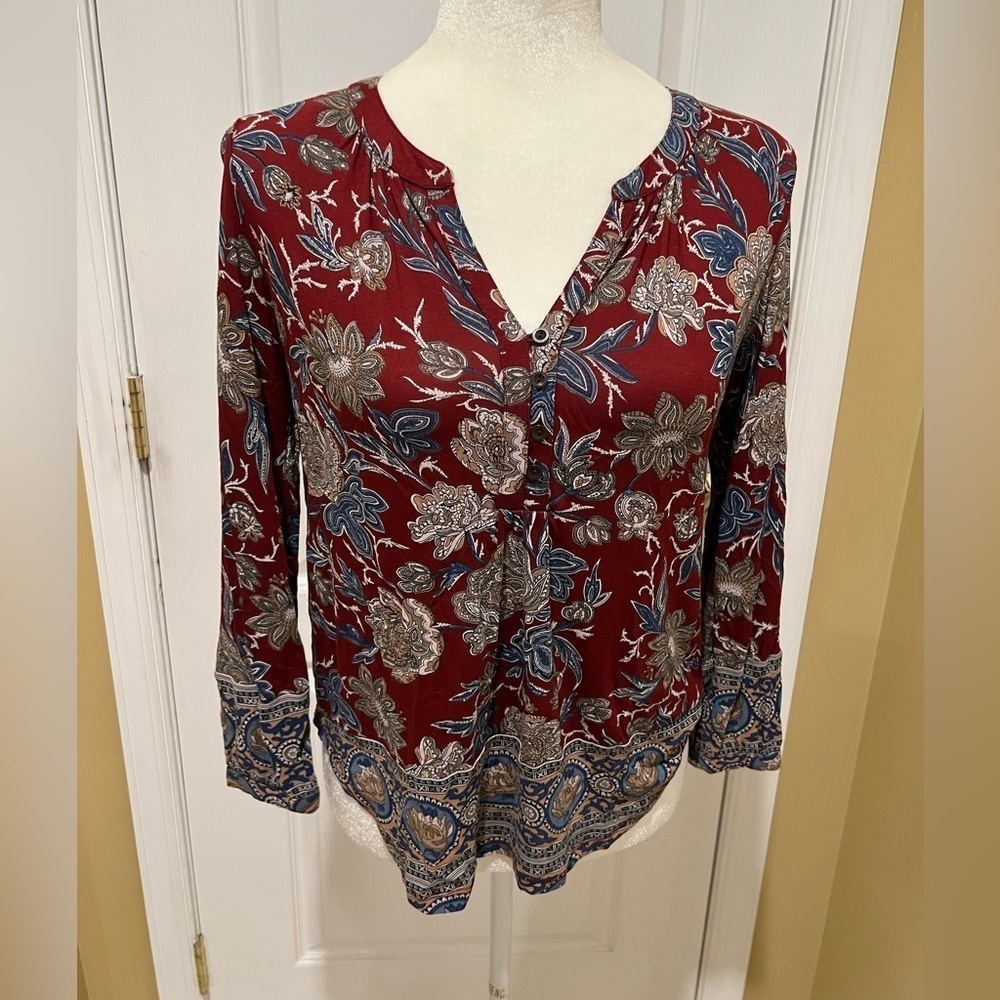 Lucky Brand Blouse Women’s Size XS Burgundy Flowers 100%Viscose Long Sleeve.